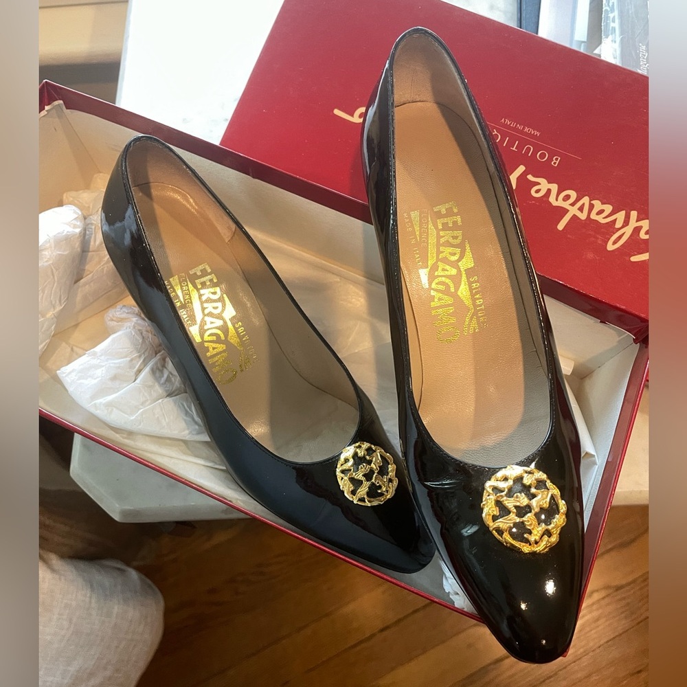 salvatore ferragamo Cacao Black Patent Leather Pumps Size 5